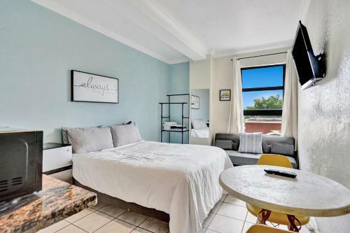 Hotel Beach Front Suite At Hollywood Beach Resort, Direct Beach Access, Swimming Pool