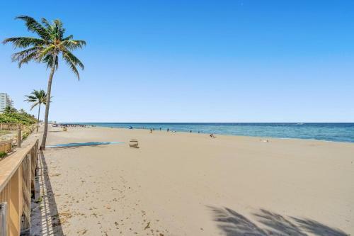 Hotel Beach Front Suite At Hollywood Beach Resort, Direct Beach Access, Swimming Pool