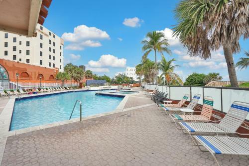 Hotel Beach Front Suite At Hollywood Beach Resort, Direct Beach Access, Swimming Pool