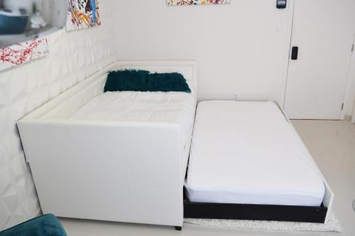 Renovated Luxury Studio Apartment In Downtown! 27
