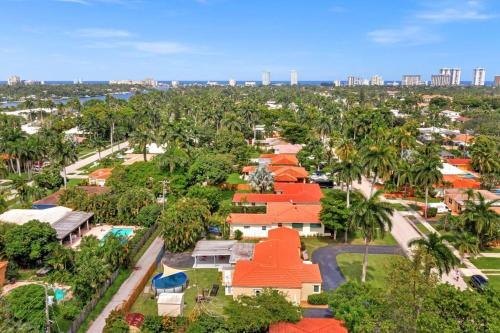 Supervilla - 4br/3ba - Pool - 5 Mins To Beach