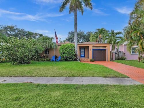 Supervilla - 3br/1ba - Pool - 5 Mins To Beach
