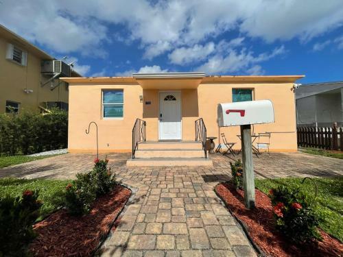 Supervilla - 6 Mins To Beach - Heated Pool