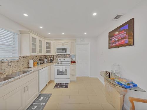 Supervilla - 6 Mins To Beach - Heated Pool