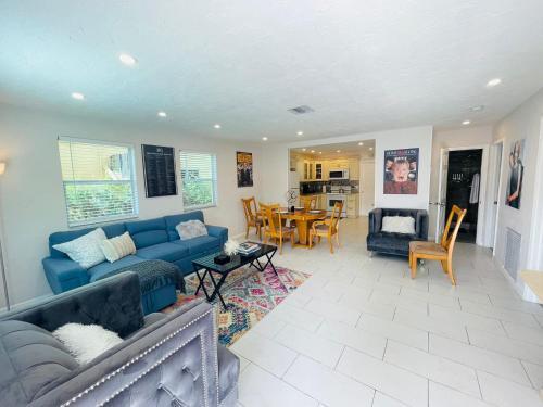 Supervilla - 6 Mins To Beach - Heated Pool