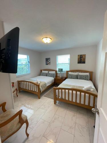 Supervilla - 6 Mins To Beach - Heated Pool
