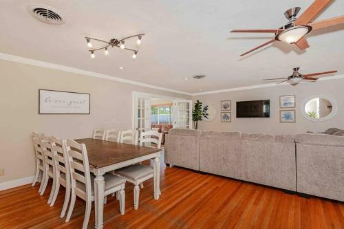 Heated Pool-high Speed Internet-3bed/3bath Home!