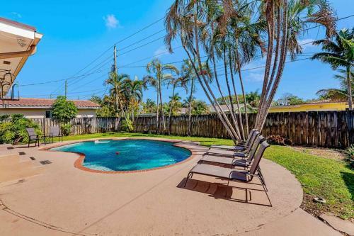 Heated Pool-high Speed Internet-3bed/3bath Home!