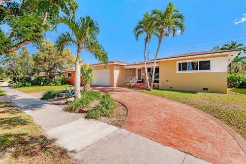 Heated Pool-high Speed Internet-3bed/3bath Home!
