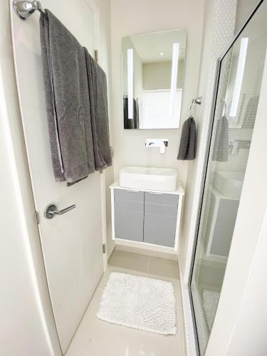Renovated Luxury Studio Apartment In Downtown! 23