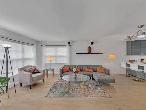 Supervilla - 4br 2ba - Heated Pool - 5 Mins To Beach