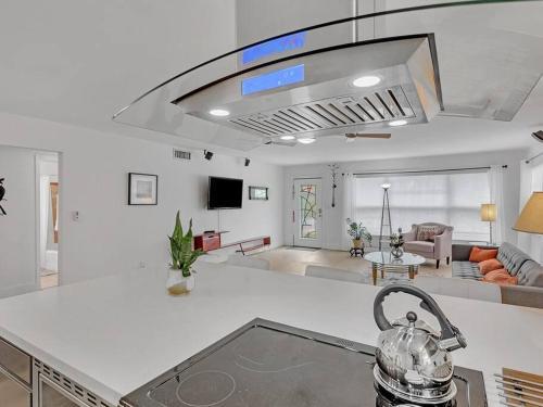 Supervilla - 4br 2ba - Heated Pool - 5 Mins To Beach