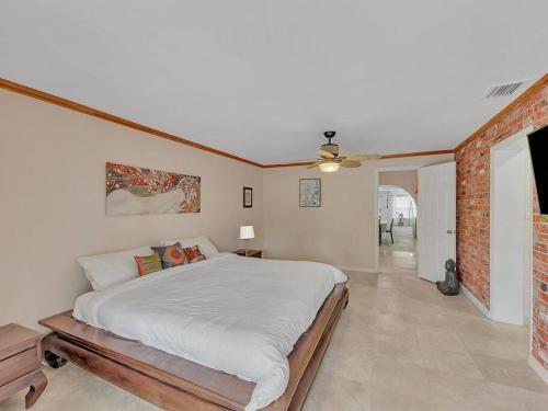 Supervilla - 4br 2ba - Heated Pool - 5 Mins To Beach