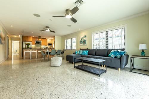 Lovelee Villa: Luxury Hollywood 4 Bedroom W/pool