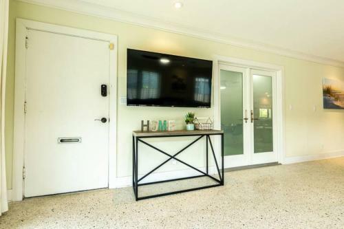 Lovelee Villa: Luxury Hollywood 4 Bedroom W/pool