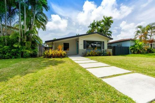 Lovelee Villa: Luxury Hollywood 4 Bedroom W/pool