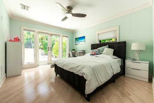 Lovelee Villa: Luxury Hollywood 4 Bedroom W/pool