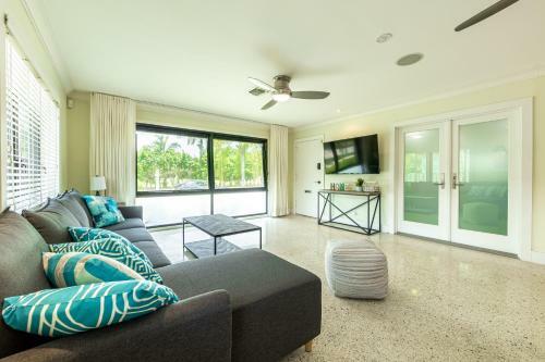 Lovelee Villa: Luxury Hollywood 4 Bedroom W/pool