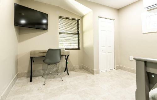 Lovelee Villa: Luxury Hollywood 4 Bedroom W/pool