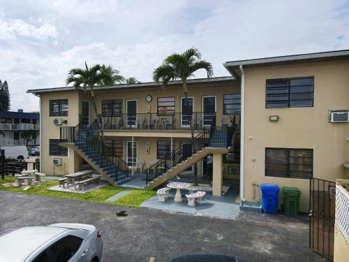 Tropic Isle Hotel & Apartment