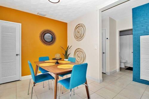 Mid-century Modern Unit In Hollywood