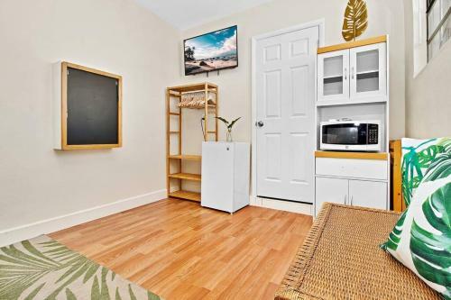 Tropical Studio In Hollywood Florida