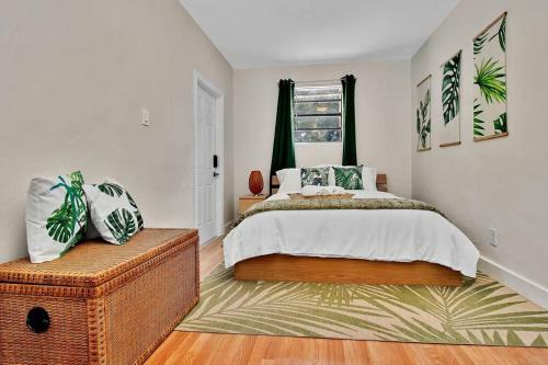 Tropical Studio In Hollywood Florida