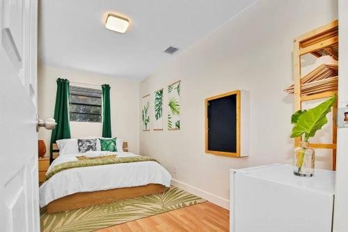 Tropical Studio In Hollywood Florida