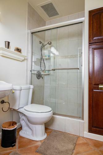 Charming Historical Paradise Home Close To Beach