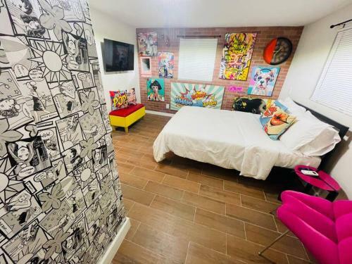 Artsy Studio In Hollywood, Fl