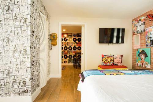 Artsy Studio In Hollywood, Fl