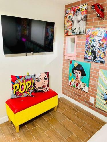 Artsy Studio In Hollywood, Fl