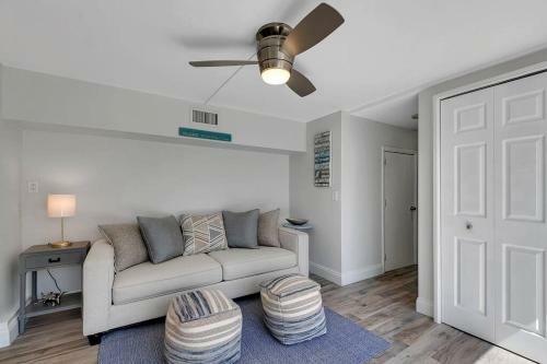 Lovely 3-bed 2-bath Home 10-min To Beach W/ Parking