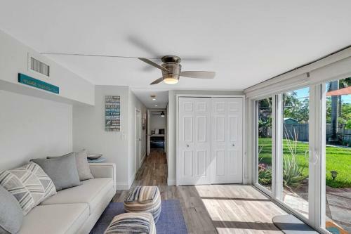 Lovely 3-bed 2-bath Home 10-min To Beach W/ Parking