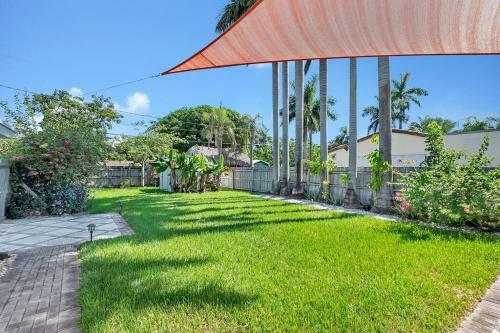 Lovely 3-bed 2-bath Home 10-min To Beach W/ Parking