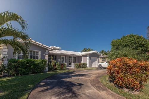 Cozy 4bdr 2 Bath Private Home With Heated Pool