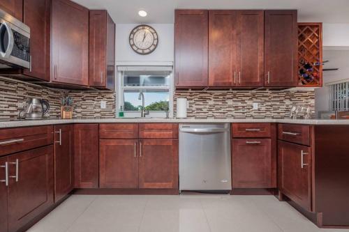 Cozy 4bdr 2 Bath Private Home With Heated Pool