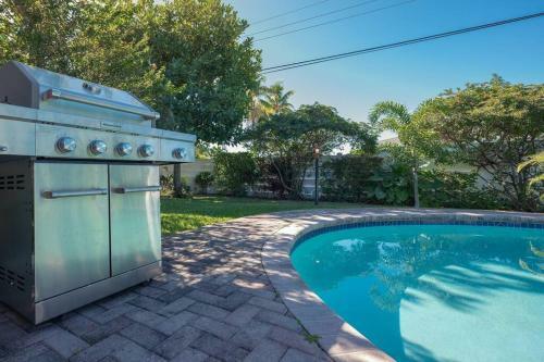 Cozy 4bdr 2 Bath Private Home With Heated Pool