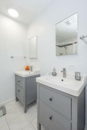 Cozy 4bdr 2 Bath Private Home With Heated Pool