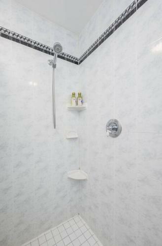 Cozy 4bdr 2 Bath Private Home With Heated Pool