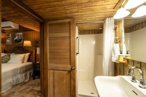 Helen's Hideaway