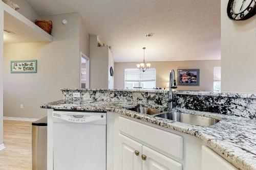 5 Bed 2 Bath Vacation Home In Destin
