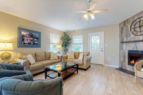 5 Bed 2 Bath Vacation Home In Destin
