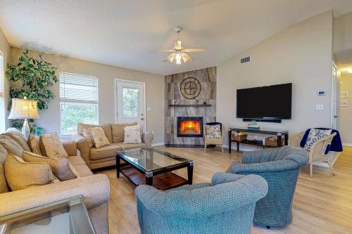 5 Bed 2 Bath Vacation Home In Destin