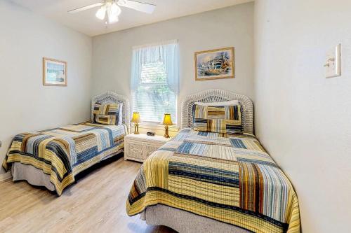 5 Bed 2 Bath Vacation Home In Destin