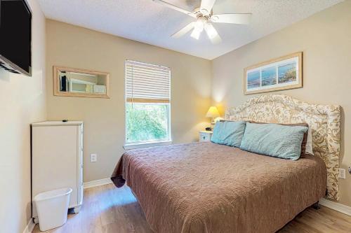 5 Bed 2 Bath Vacation Home In Destin