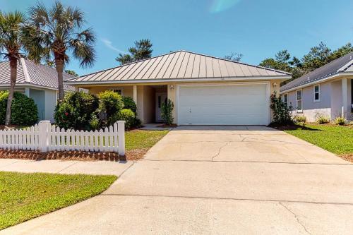 5 Bed 2 Bath Vacation Home In Destin