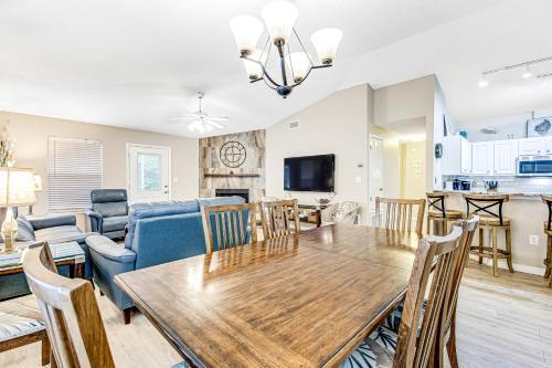5 Bed 2 Bath Vacation Home In Destin
