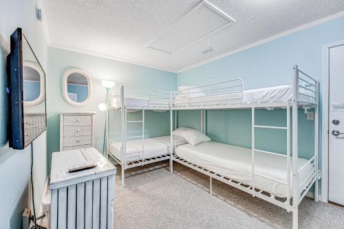 5 Bed 2 Bath Vacation Home In Destin