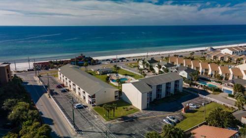 Tradewinds Condominium #26 By Destin Getaways